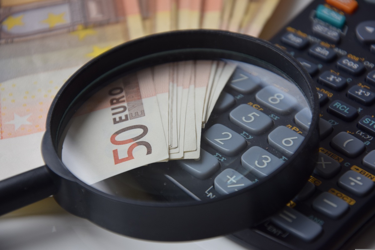 Geld onder vergrootglas